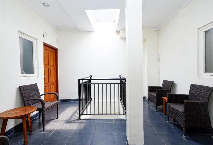 Отель Oyo 2428 Trision Hostel