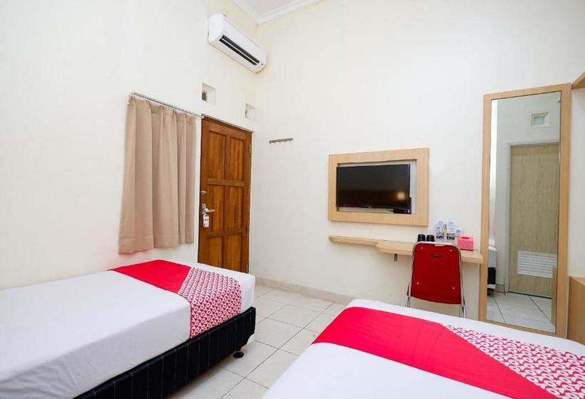 Отель Oyo 2428 Trision Hostel