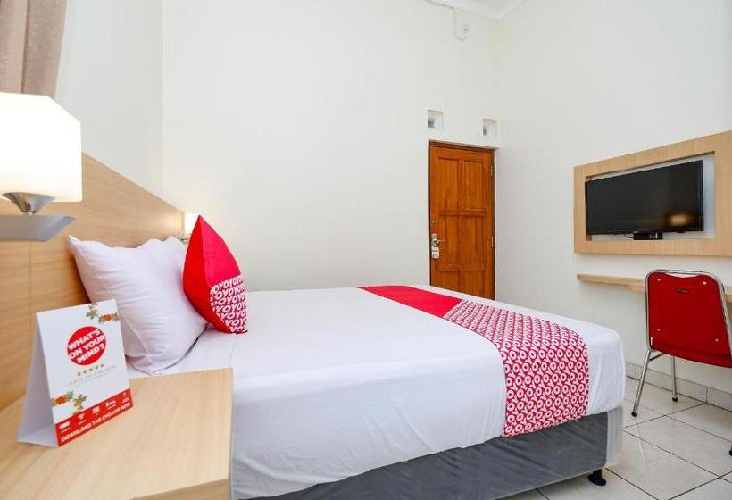 Отель Oyo 2428 Trision Hostel
