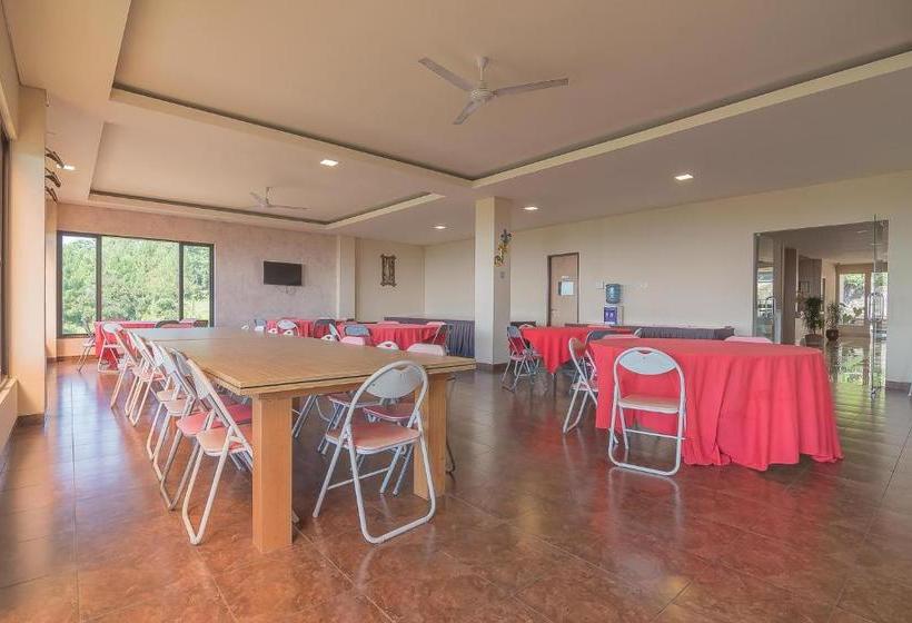 호텔 Reddoorz Premium @ Fafa Hills Resort Puncak