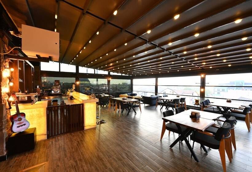 호텔 D Lux Bouti̇que