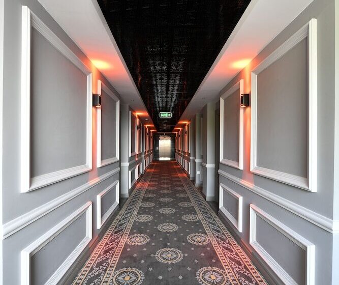 호텔 D Lux Bouti̇que