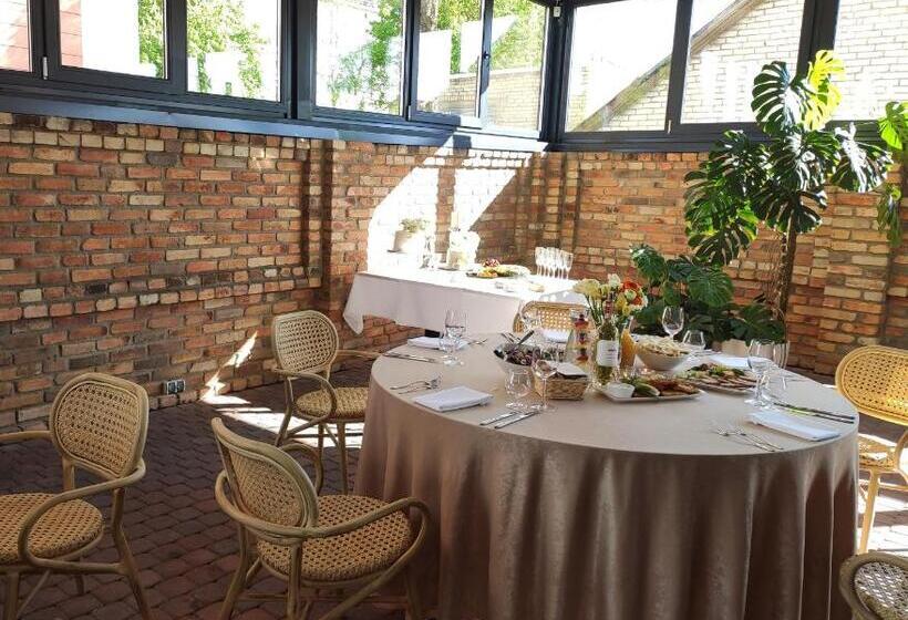 Central Hotel Radviliškis