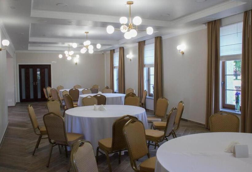 Central Hotel Radviliškis