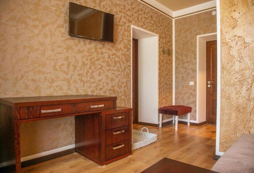 Central Hotel Radviliškis