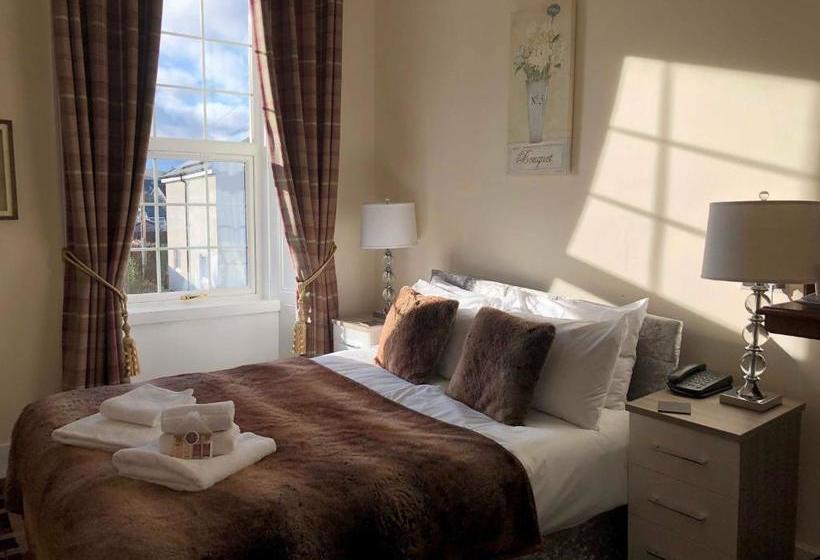 Отель Haughton Arms