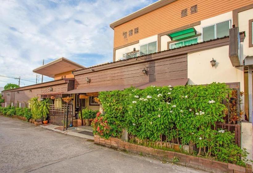 Отель Oyo 640 Baan Phuduan