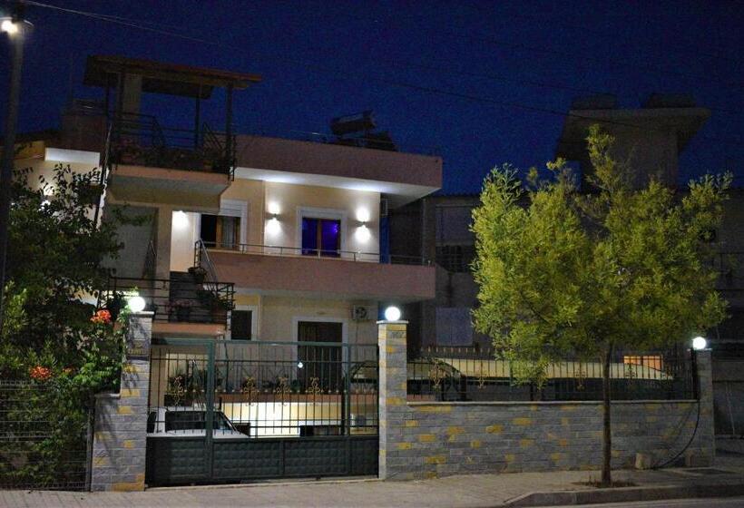 בית מלון כפרי Villa Zeneli