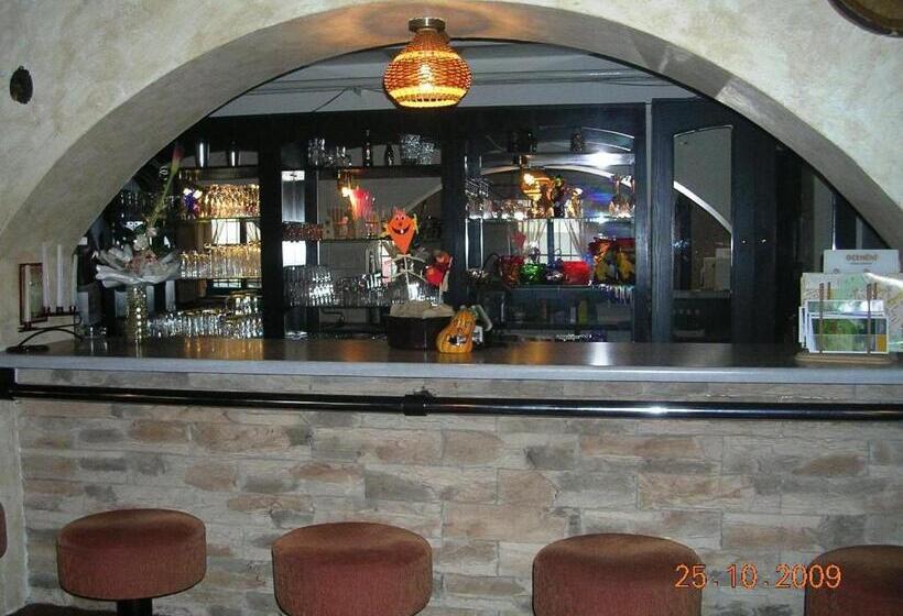 پانسیون Penzion A Restaurace Na Jízdárně