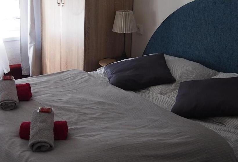 پانسیون Penzion A Restaurace Na Jízdárně