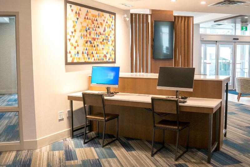 فندق Holiday Inn Express & Suites   Brandon, An Ihg