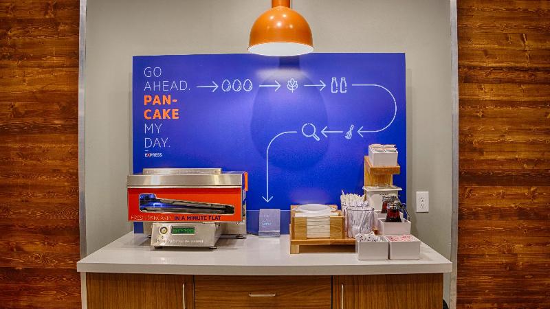 فندق Holiday Inn Express & Suites   Brandon, An Ihg