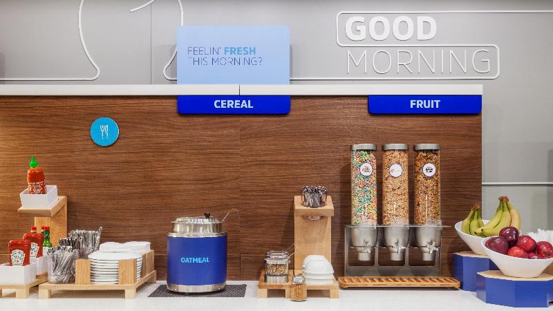 فندق Holiday Inn Express & Suites   Brandon, An Ihg