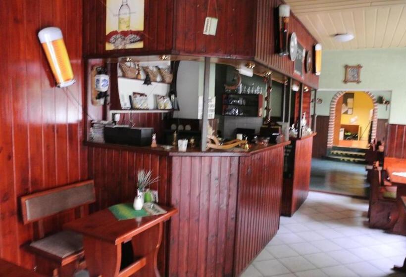 Отель Penzion Haus Regrus