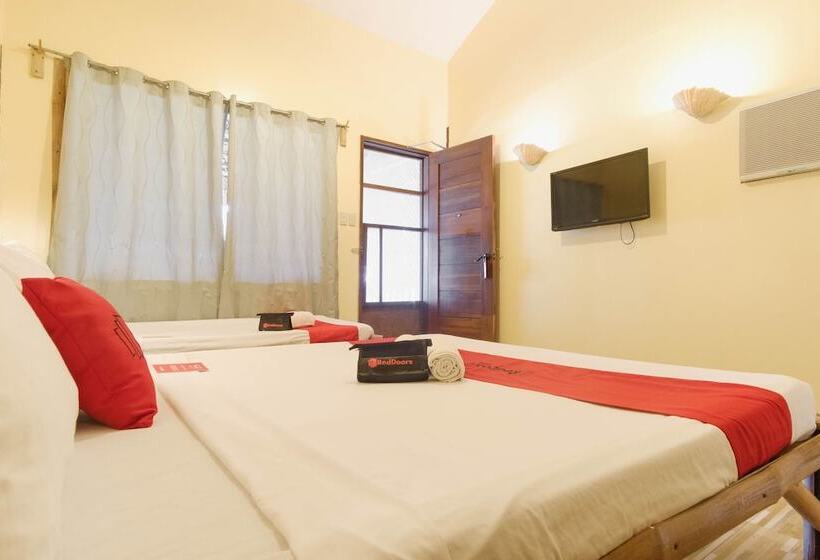 فندق Reddoorz Plus Near Vigan Convention Center
