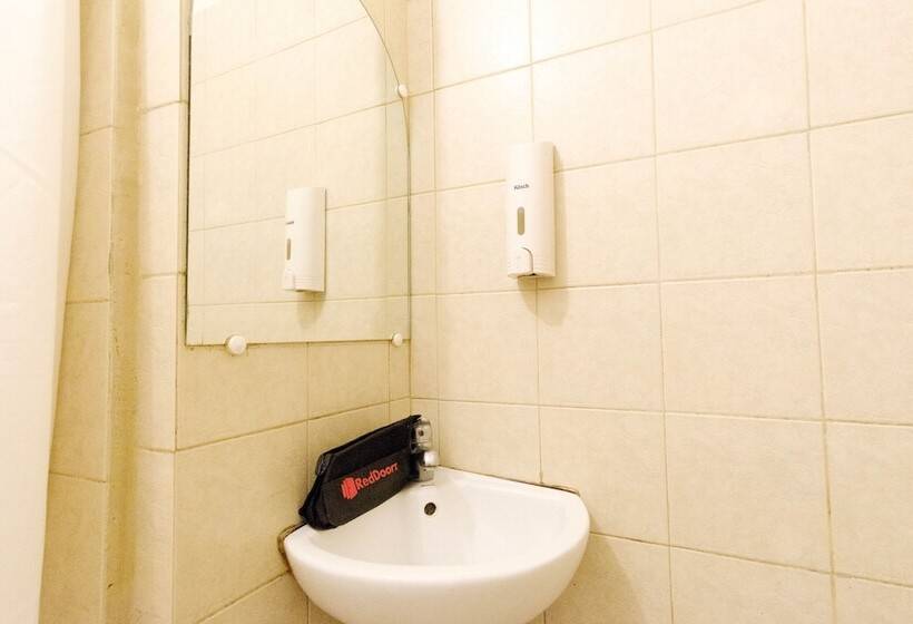 فندق Reddoorz Plus Near Vigan Convention Center