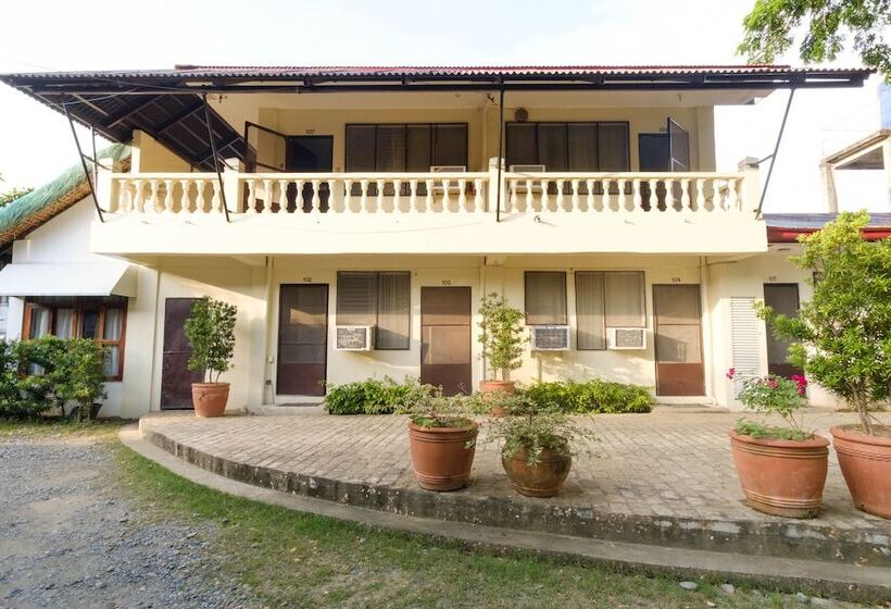فندق Reddoorz Plus Near Vigan Convention Center