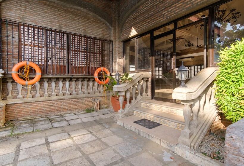 فندق Reddoorz Plus Near Vigan Convention Center