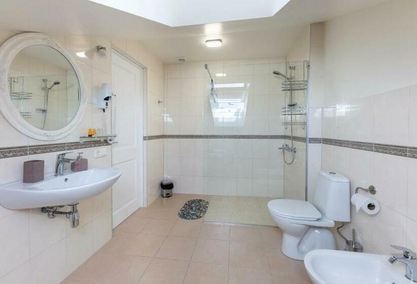 Spare Hotel And Bowling