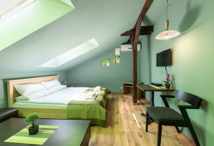 Spare Hotel And Bowling