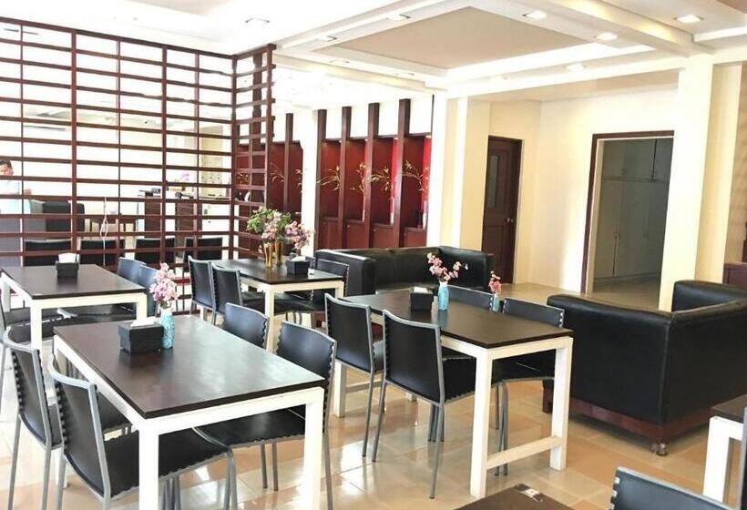 Hotel Alice In Wonderland Beach