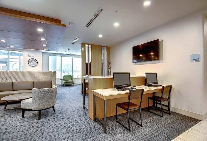 בית מלון כפרי Holiday Inn Express & Suites   Calgary Airport Trail Ne, An Ihg