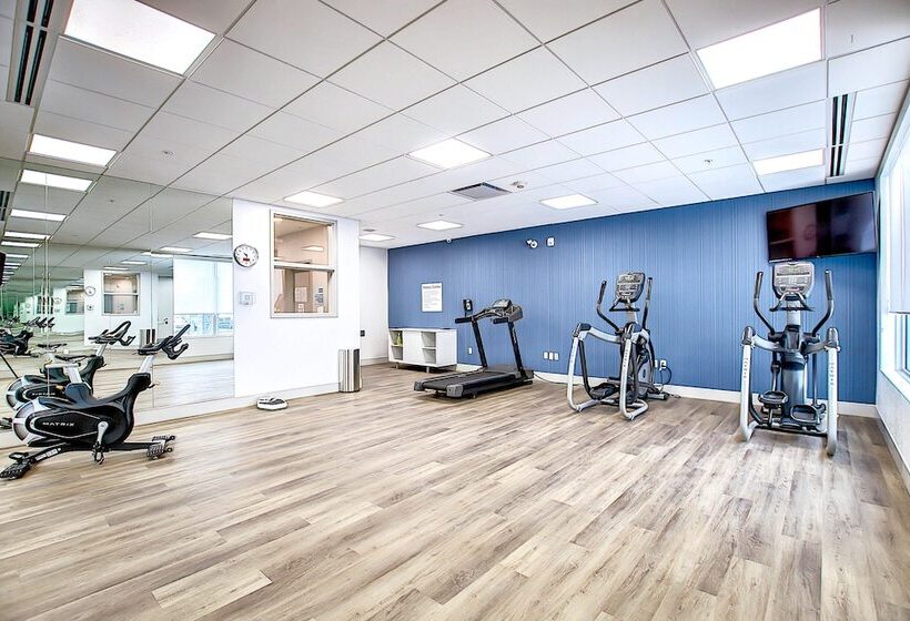 בית מלון כפרי Holiday Inn Express & Suites   Calgary Airport Trail Ne, An Ihg