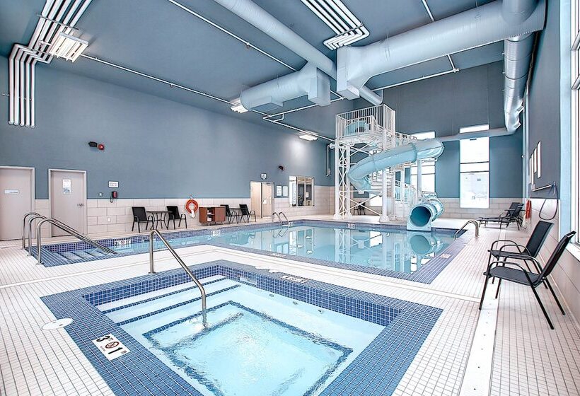 בית מלון כפרי Holiday Inn Express & Suites   Calgary Airport Trail Ne, An Ihg