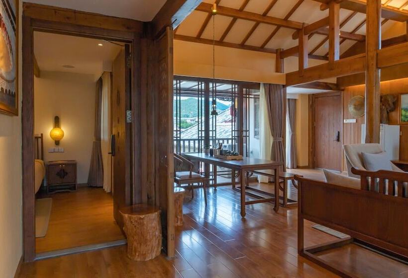 هتل Lijiang Passing Cloud Resort