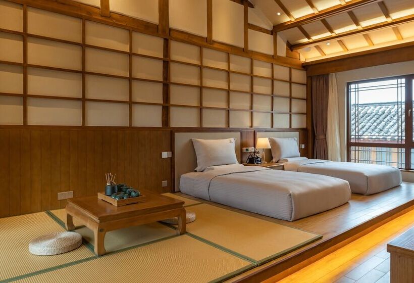 هتل Lijiang Passing Cloud Resort