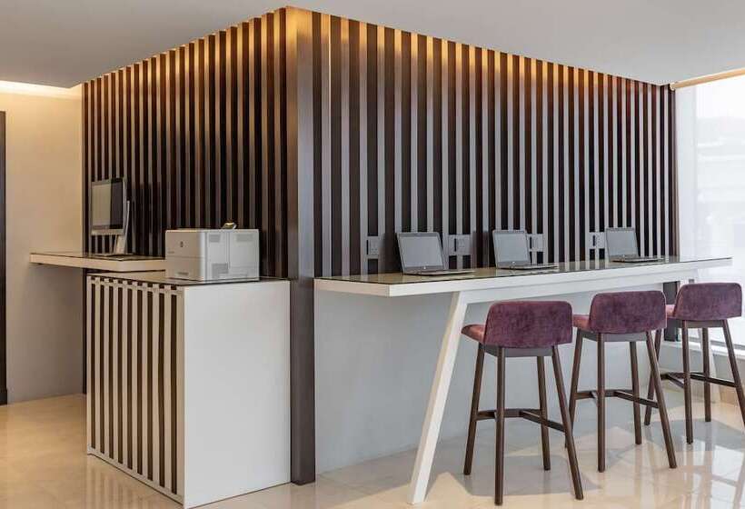 בית מלון כפרי Park Inn By Radisson Jeddah Madinah Road