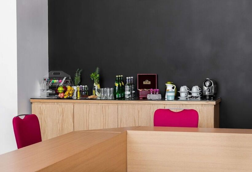 בית מלון כפרי Park Inn By Radisson Jeddah Madinah Road