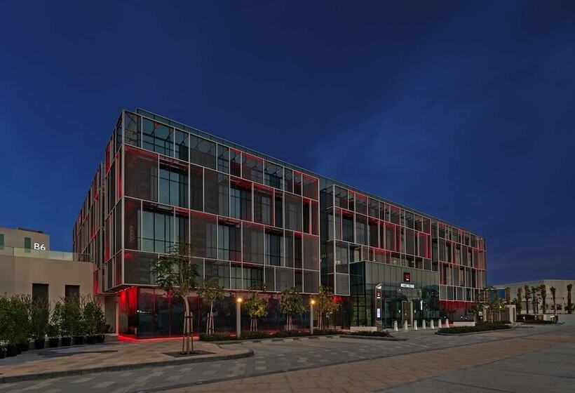 هتل Radisson Red Dubai Silicon Oasis