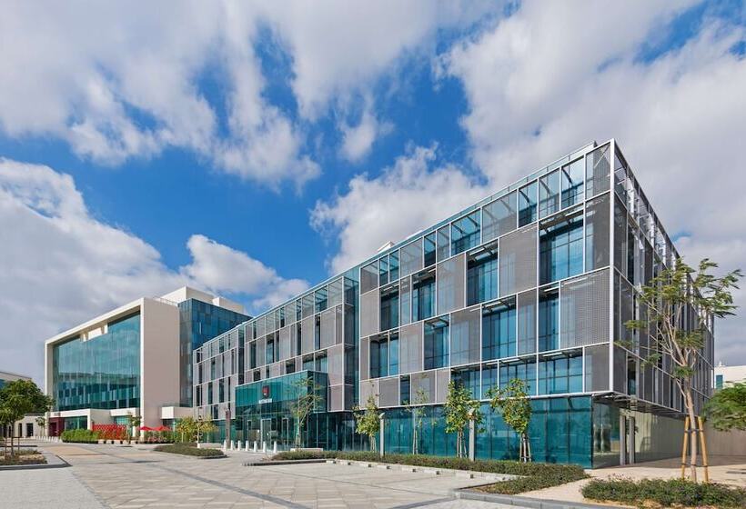 هتل Radisson Red Dubai Silicon Oasis