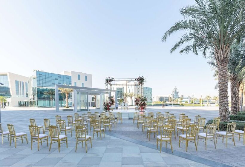 هتل Radisson Red Dubai Silicon Oasis