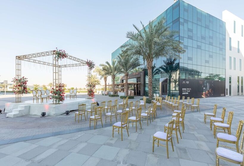 هتل Radisson Red Dubai Silicon Oasis