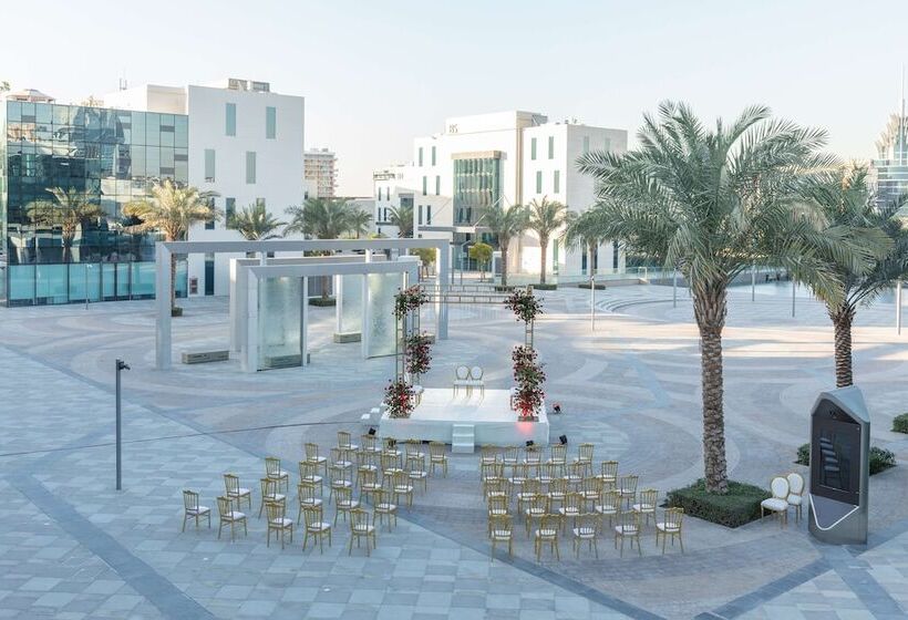 هتل Radisson Red Dubai Silicon Oasis