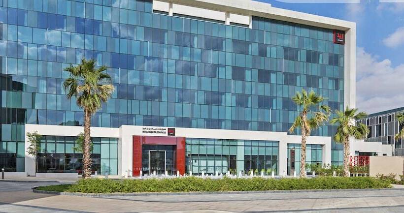 هتل Radisson Red Dubai Silicon Oasis