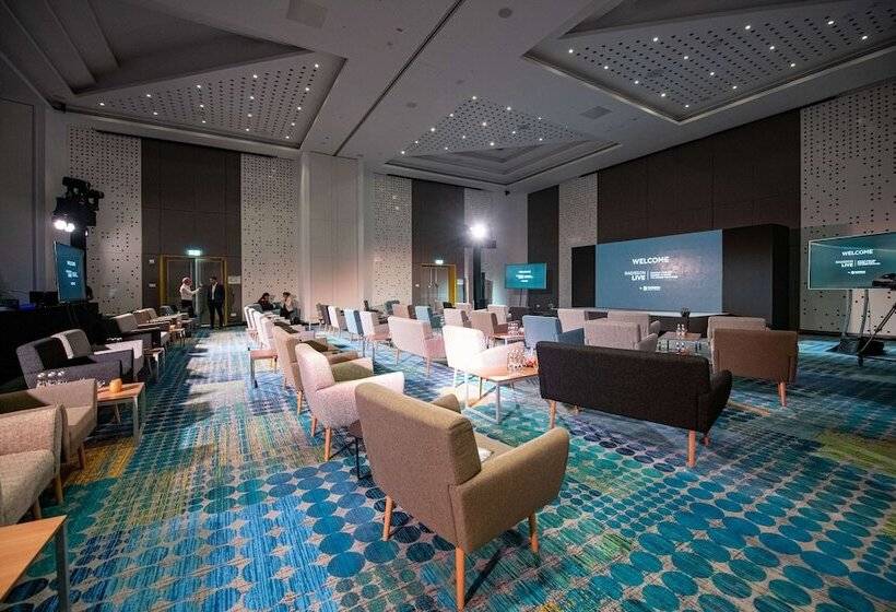 هتل Radisson Red Dubai Silicon Oasis