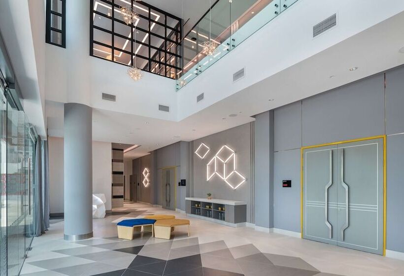 هتل Radisson Red Dubai Silicon Oasis