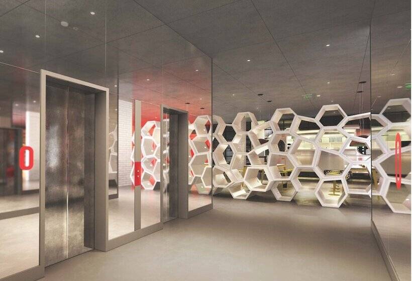 هتل Radisson Red Dubai Silicon Oasis