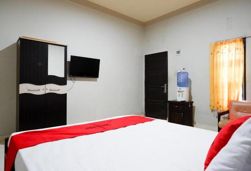 هتل Reddoorz Near Mutiara Sis Al Jufrie Airport Palu