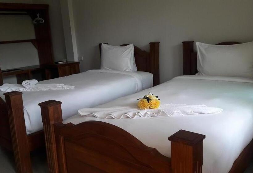 בית מלון כפרי Suksopha Resort