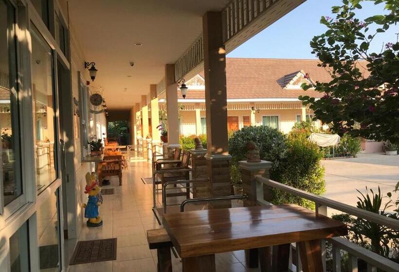 בית מלון כפרי Suksopha Resort