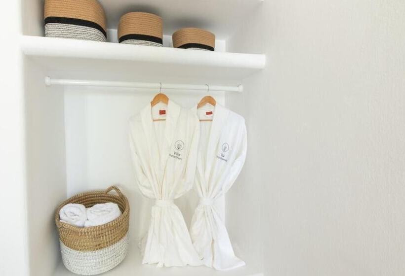 ホテル Villa Thiranthemis   Adults Only