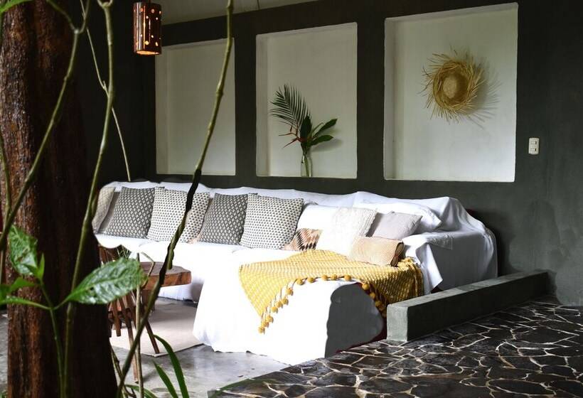 Pachamama Lodge Hostel