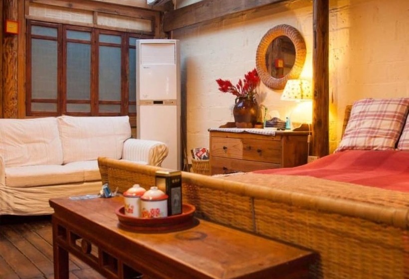 Pig S Inn Huangshan Xidi