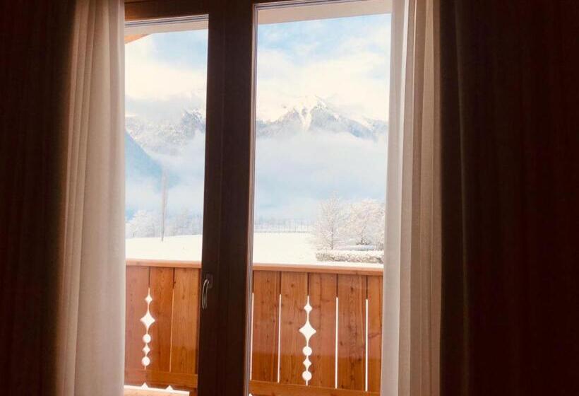 مبيت وإفطار Fulun Mountain Lodge