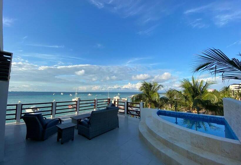 Cuxos Hotel Beachfront