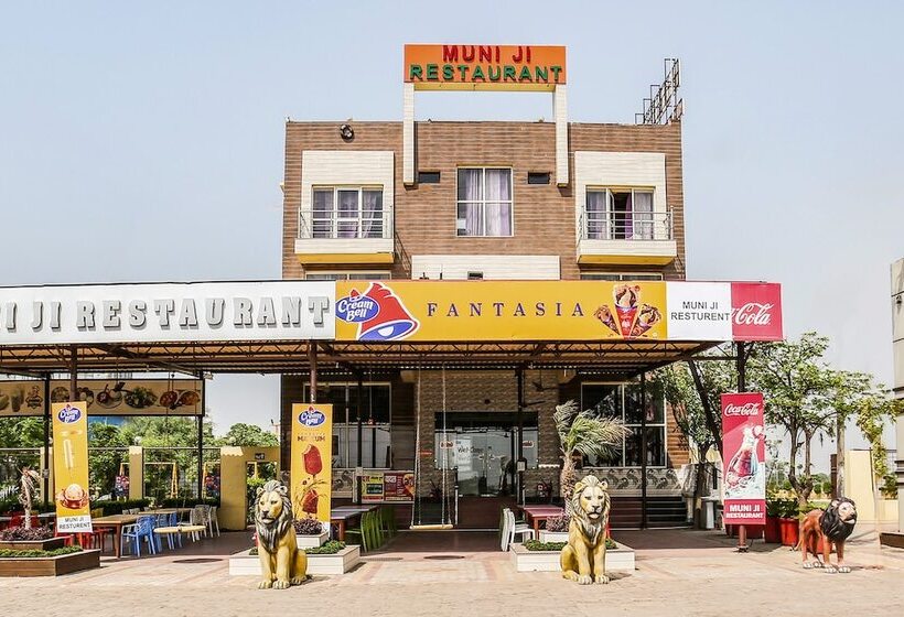 Отель Oyo 44660 Muni Ji Restaurant &